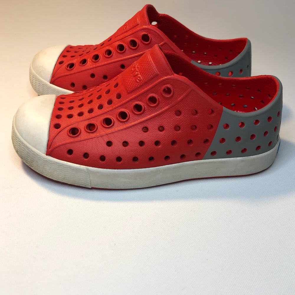 Red Grey Native shoes Jefferson size 8